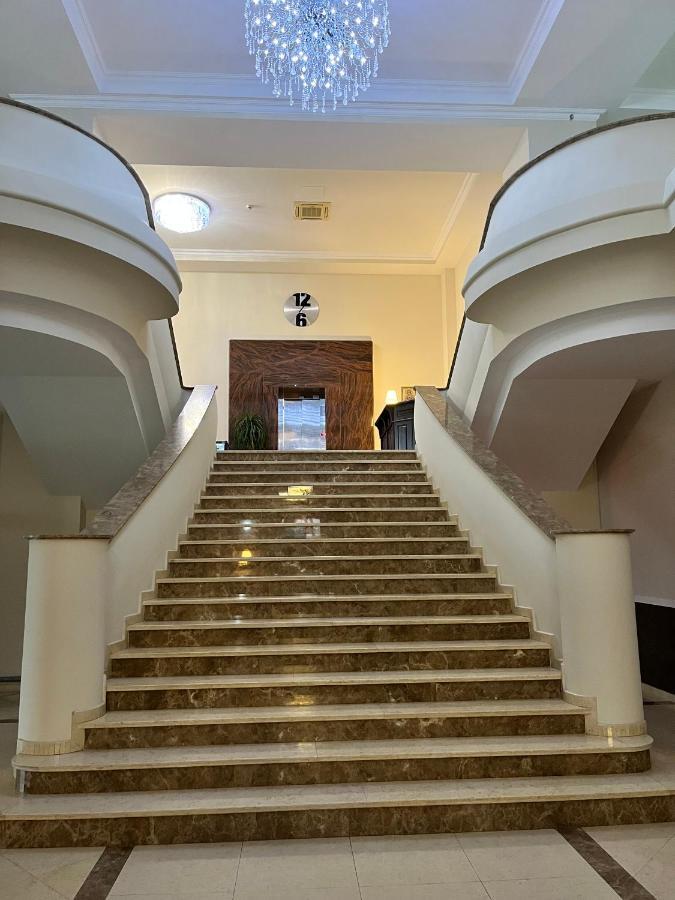Albert Hotel Ploieşti Exterior foto