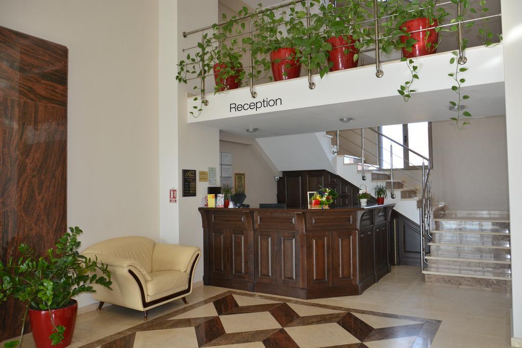 Albert Hotel Ploieşti Exterior foto